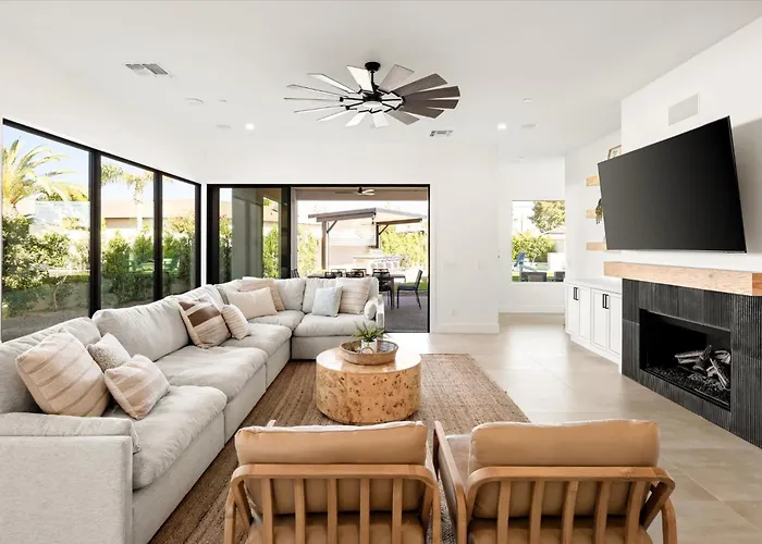 Luxe Villa, Private Pool Putting Green And Bbq
